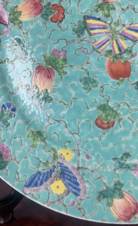 古玩陶瓷瓜蝶連綿粉彩盤真品鑒賞圖