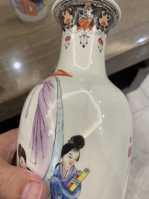 古玩陶瓷民國·粉彩人物故事紋瓶真品鑒賞圖