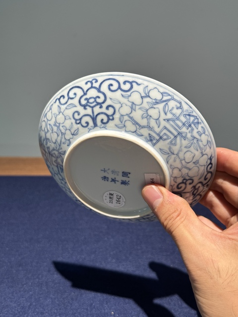 古玩陶瓷同治青花壽桃紋盤真品鑒賞圖