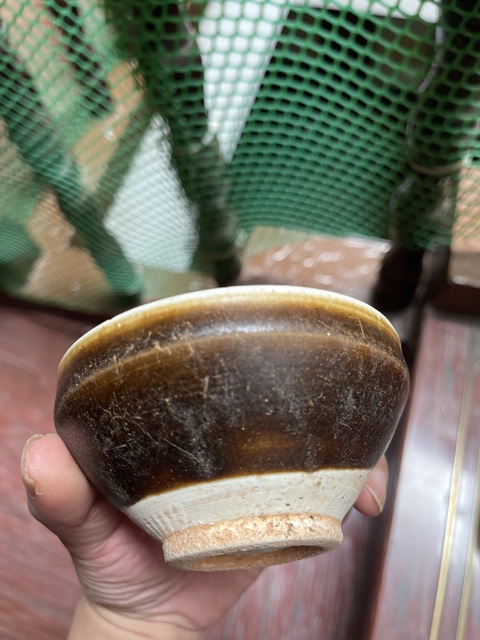 古玩陶瓷芒口圈足覆燒工藝褐釉盞真品鑒賞圖
