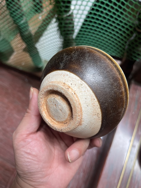 古玩陶瓷芒口圈足覆燒工藝褐釉盞真品鑒賞圖