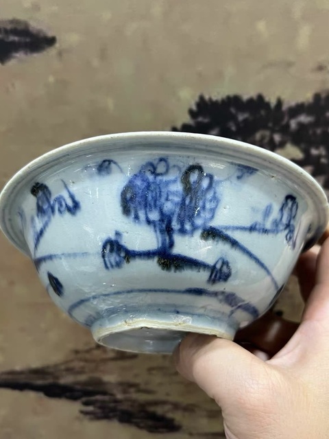 古玩陶瓷明成化并蒂菊花紋碗拍賣，當前價格3855元