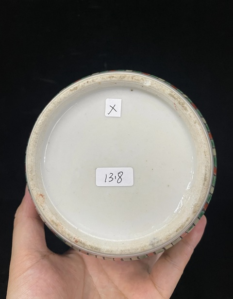 古玩陶瓷黃地粉彩花卉紋蓋罐真品鑒賞圖