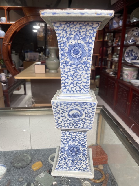 古玩陶瓷青花花觚真品鑒賞圖