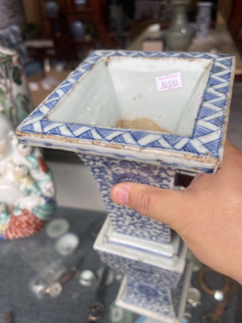 古玩陶瓷青花花觚真品鑒賞圖
