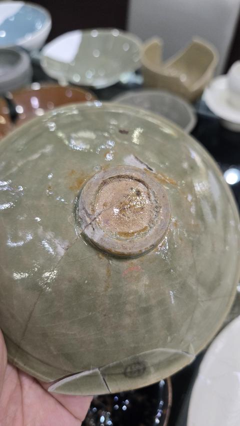 古玩陶瓷耀州窯青釉花卉紋茶盞真品鑒賞圖