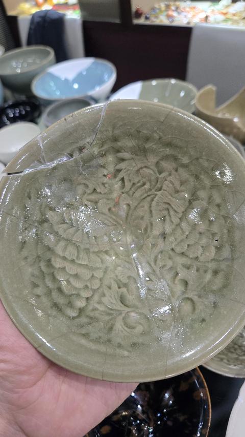 古玩陶瓷耀州窯青釉花卉紋茶盞真品鑒賞圖