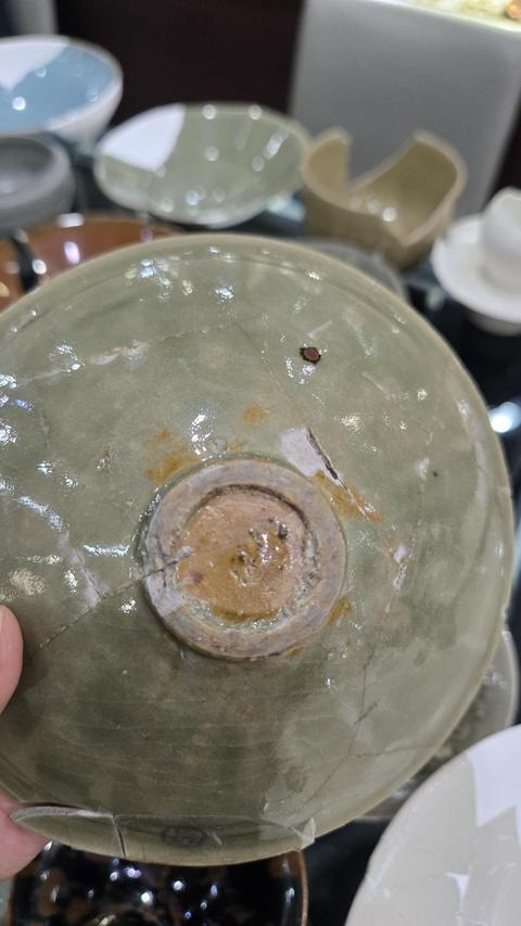 古玩陶瓷耀州窯青釉花卉紋茶盞真品鑒賞圖