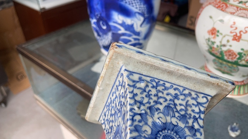 古玩陶瓷青花花觚真品鑒賞圖