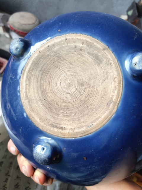 古玩陶瓷霽藍釉三乳足缽式香爐真品鑒賞圖