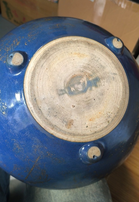 古玩陶瓷霽藍釉描金三乳足缽式香爐真品鑒賞圖