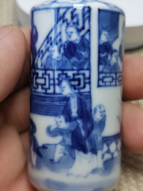 古玩陶瓷青花人物故事鼻煙壺真品鑒賞圖