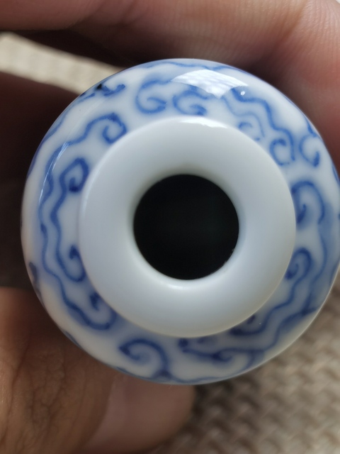 古玩陶瓷青花人物故事鼻煙壺真品鑒賞圖