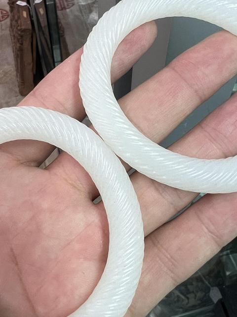 古玩玉器和田玉絞絲環(huán)真品鑒賞圖