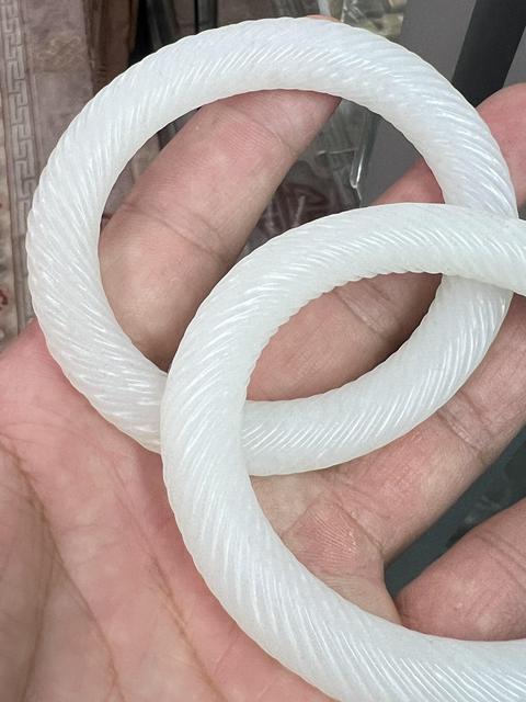 古玩玉器和田玉絞絲環(huán)真品鑒賞圖