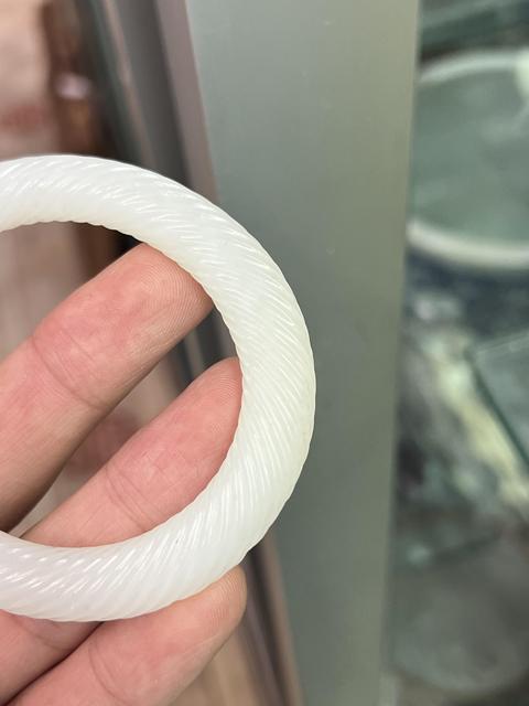 古玩玉器和田玉絞絲環(huán)真品鑒賞圖