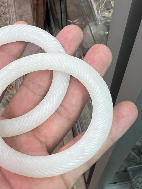 古玩玉器和田玉絞絲環(huán)真品鑒賞圖