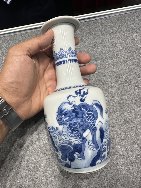 古玩陶瓷青花瑞獸紋紙槌瓶真品鑒賞圖