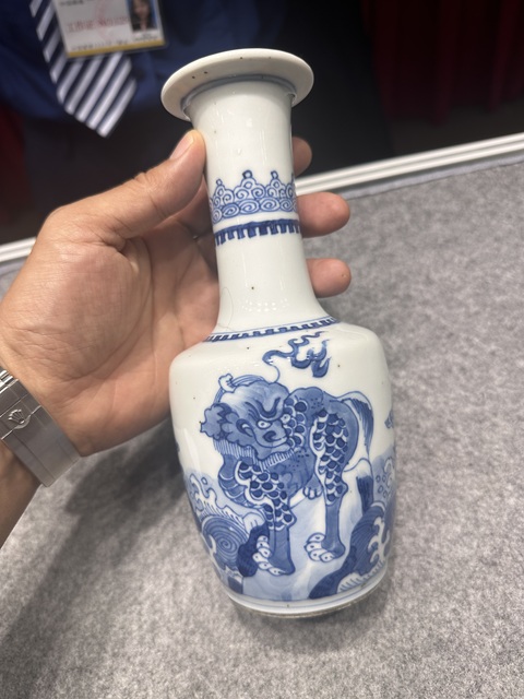 古玩陶瓷青花瑞獸紋紙槌瓶真品鑒賞圖