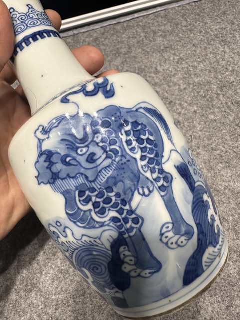 古玩陶瓷青花瑞獸紋紙槌瓶真品鑒賞圖