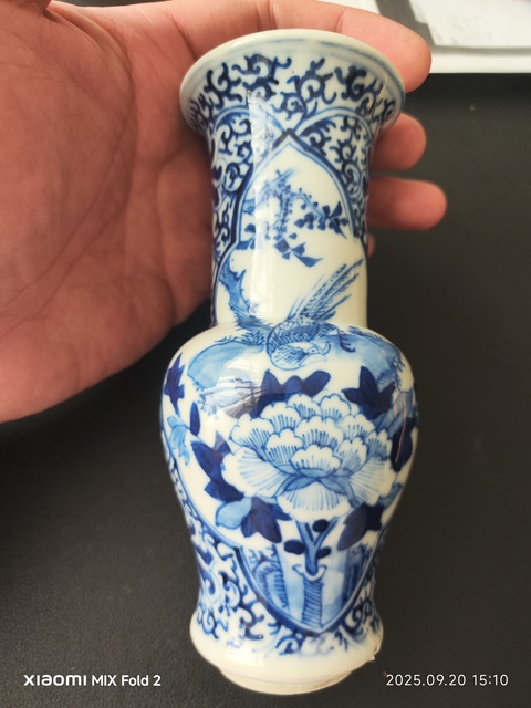 古玩陶瓷青花開窗錦雞牡丹紋花觚真品鑒賞圖
