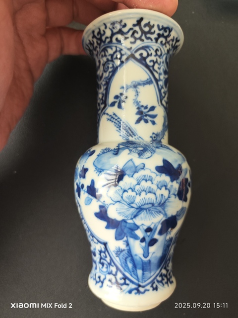 古玩陶瓷青花開窗錦雞牡丹紋花觚真品鑒賞圖