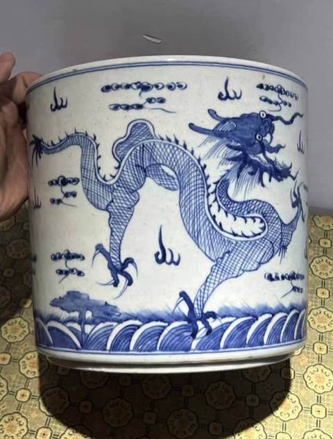 古玩陶瓷現代仿清青花龍紋香爐真品鑒賞圖