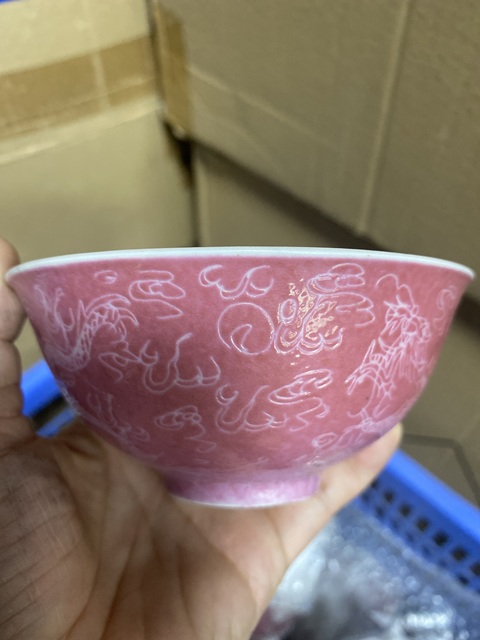 古玩陶瓷胭脂紅釉龍紋碗真品鑒賞圖