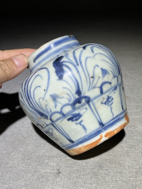 古玩陶瓷青花花卉紋罐真品鑒賞圖