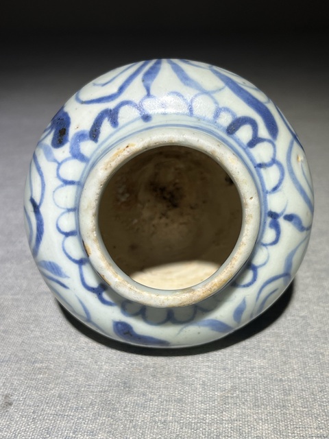 古玩陶瓷青花花卉紋罐真品鑒賞圖