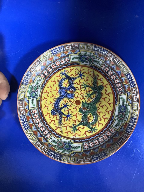 古玩陶瓷龍紋廣彩杯盤真品鑒賞圖