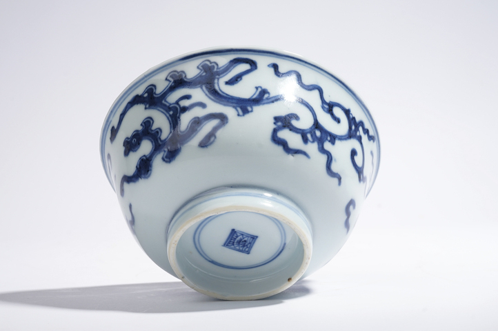 古玩陶瓷清雍正·青花夔龍紋碗真品鑒賞圖