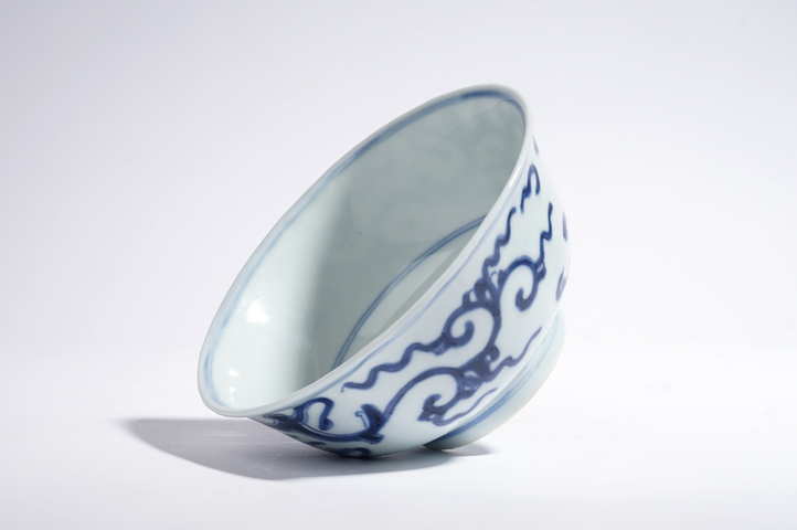 古玩陶瓷清雍正·青花夔龍紋碗真品鑒賞圖