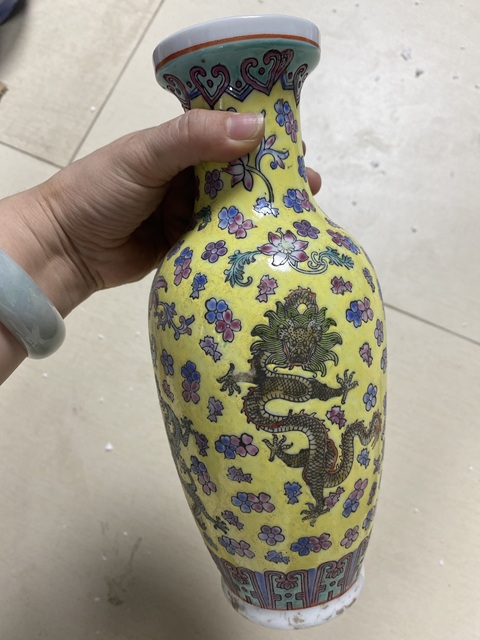 古玩陶瓷花間龍紋瓶真品鑒賞圖