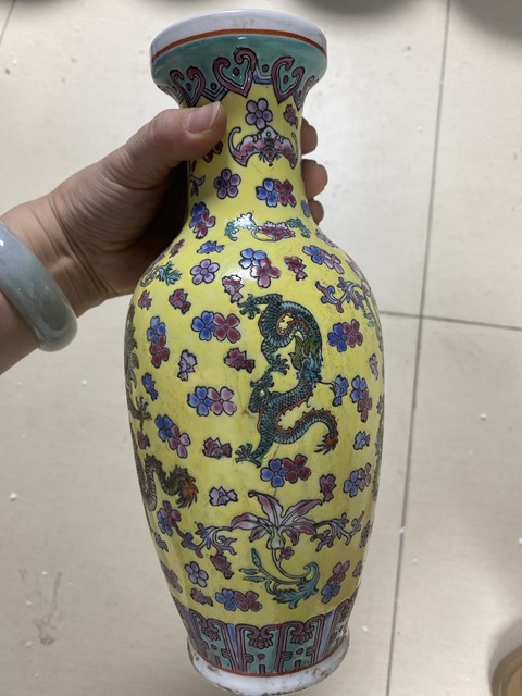古玩陶瓷花間龍紋瓶真品鑒賞圖