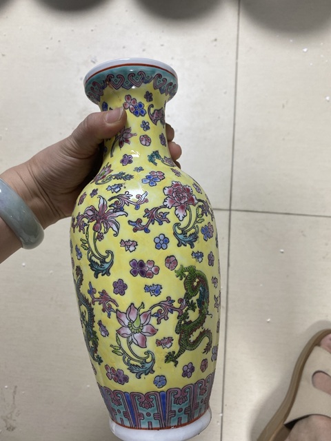 古玩陶瓷花間龍紋瓶真品鑒賞圖