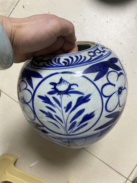 古玩陶瓷花卉紋西瓜罐真品鑒賞圖