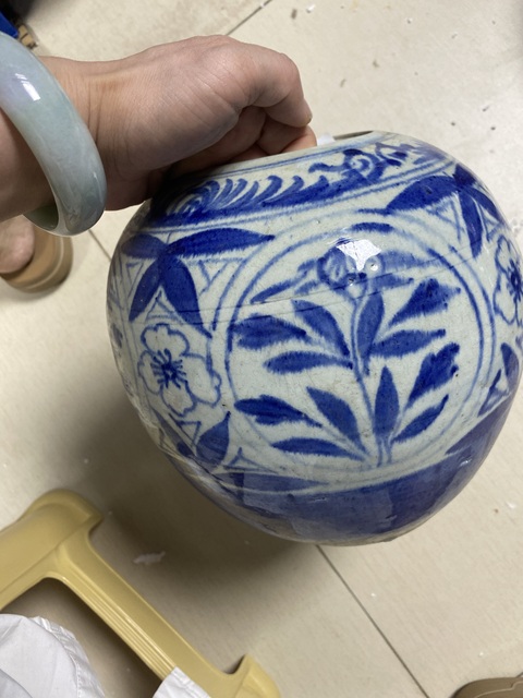 古玩陶瓷花卉紋西瓜罐真品鑒賞圖