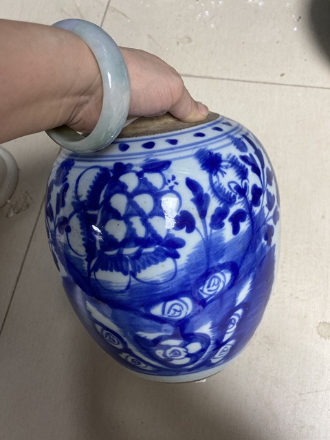 古玩陶瓷牡丹紋青花罐真品鑒賞圖
