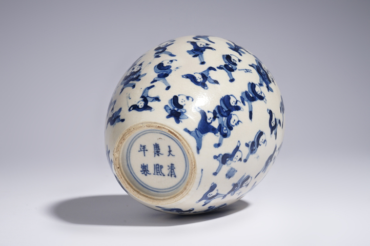 古玩陶瓷清晚期·漿胎青花百子人物紋罐真品鑒賞圖