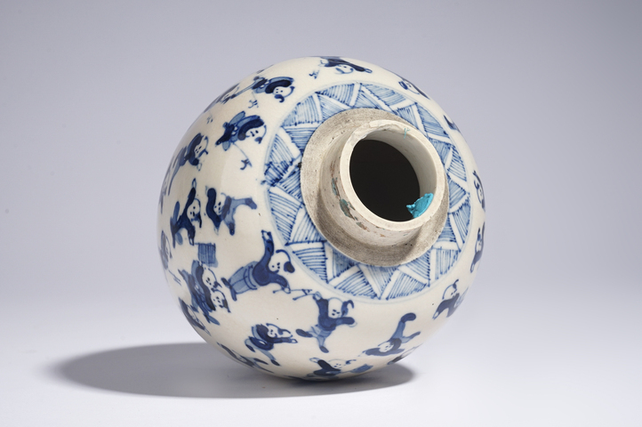 古玩陶瓷清晚期·漿胎青花百子人物紋罐真品鑒賞圖