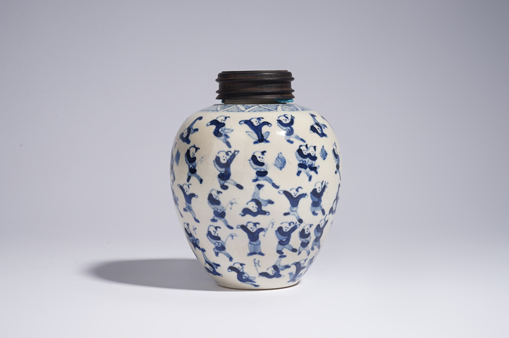 古玩陶瓷清晚期·漿胎青花百子人物紋罐真品鑒賞圖