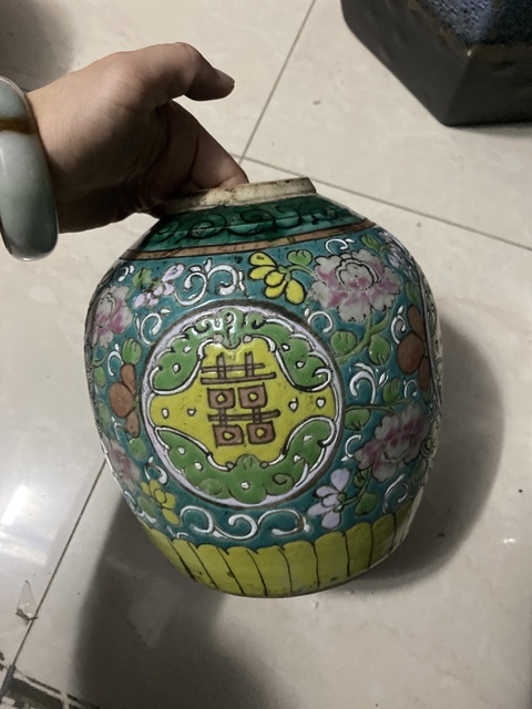 古玩陶瓷花間囍字紋粉彩罐真品鑒賞圖