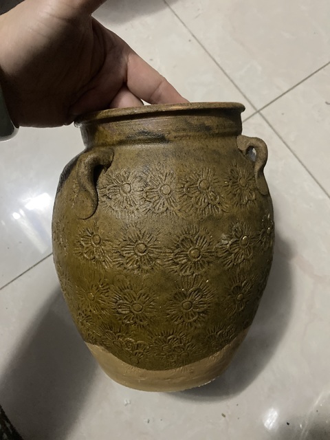 古玩陶瓷黃釉四系印花罐真品鑒賞圖