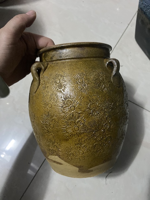 古玩陶瓷黃釉四系印花罐真品鑒賞圖