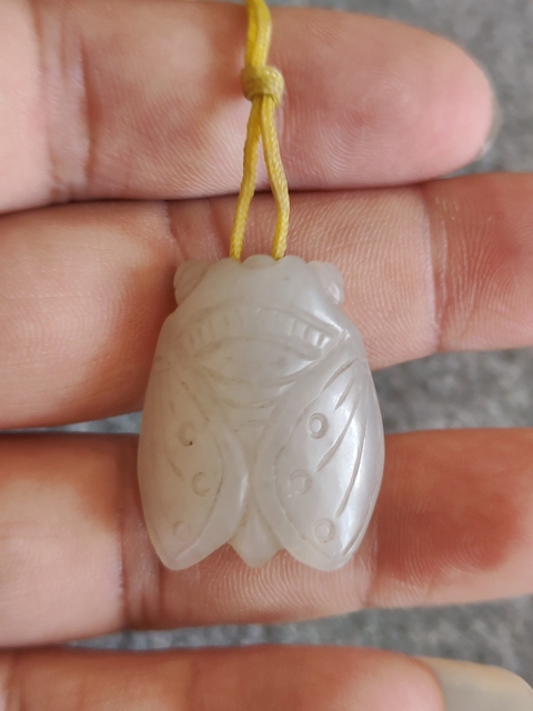 古玩玉器和田玉雕“蟬形掛墜”真品鑒賞圖