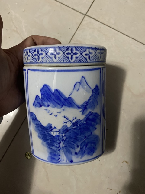 古玩陶瓷山水紋青花蓋盒真品鑒賞圖