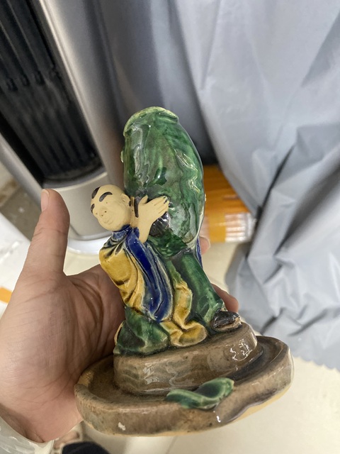 古玩陶瓷三彩抱魚瓶真品鑒賞圖