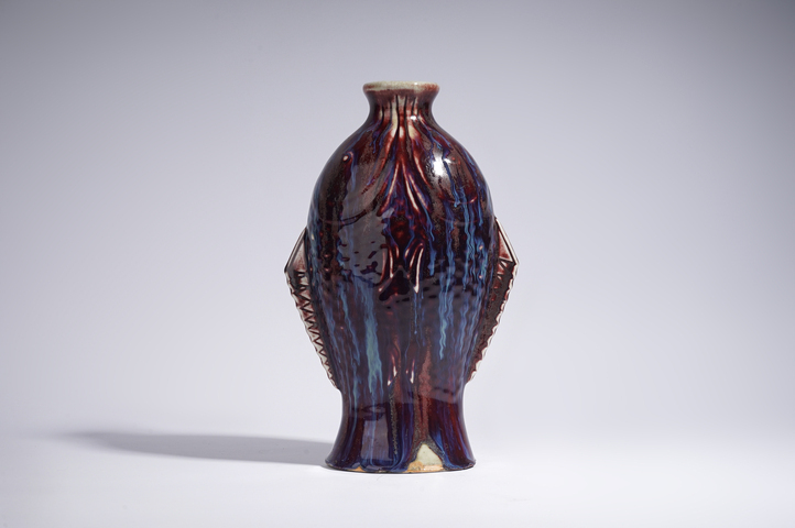 古玩陶瓷清中晚·窯變紅釉雙耳魚瓶真品鑒賞圖