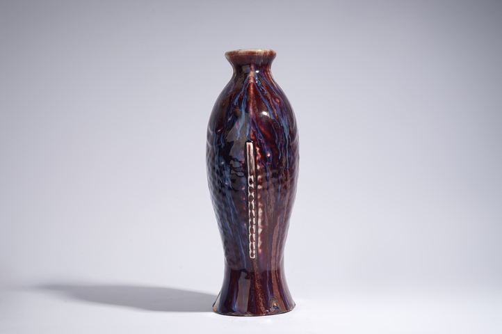 古玩陶瓷清中晚·窯變紅釉雙耳魚瓶真品鑒賞圖